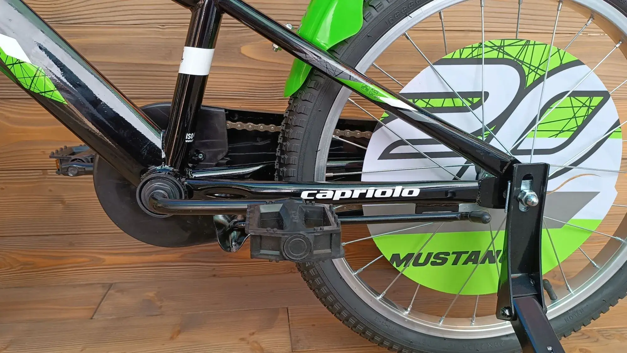 Bicicleta cu roti ajutatoare Capriolo Mustang black lime