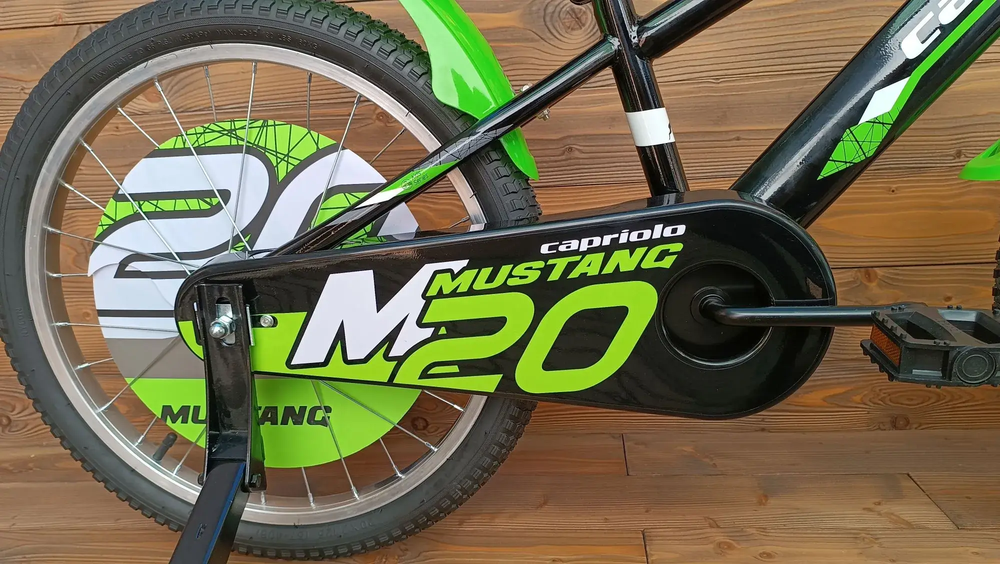 Bicicleta cu roti ajutatoare Capriolo Mustang black lime