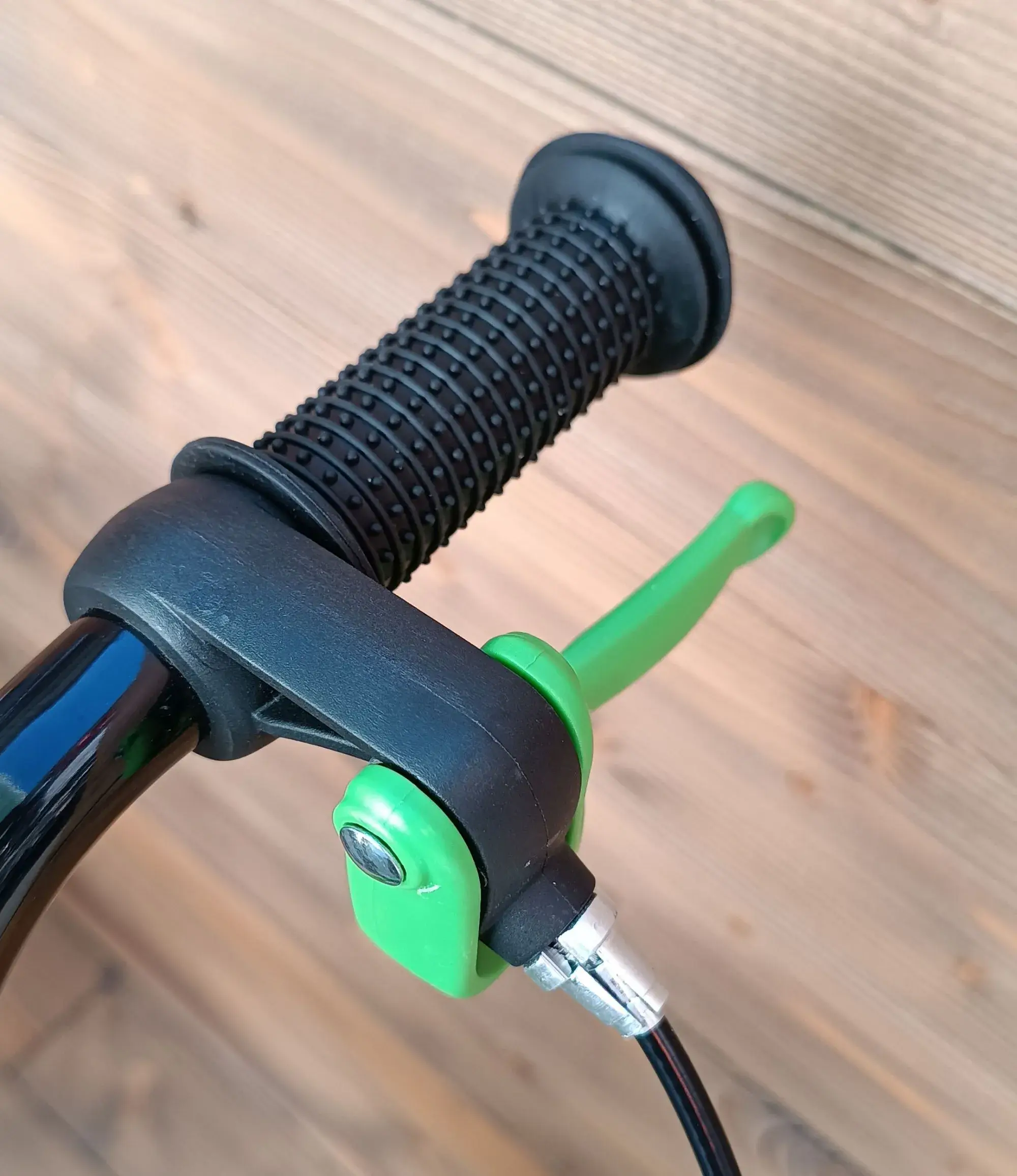 Bicicleta cu roti ajutatoare Capriolo Mustang black lime